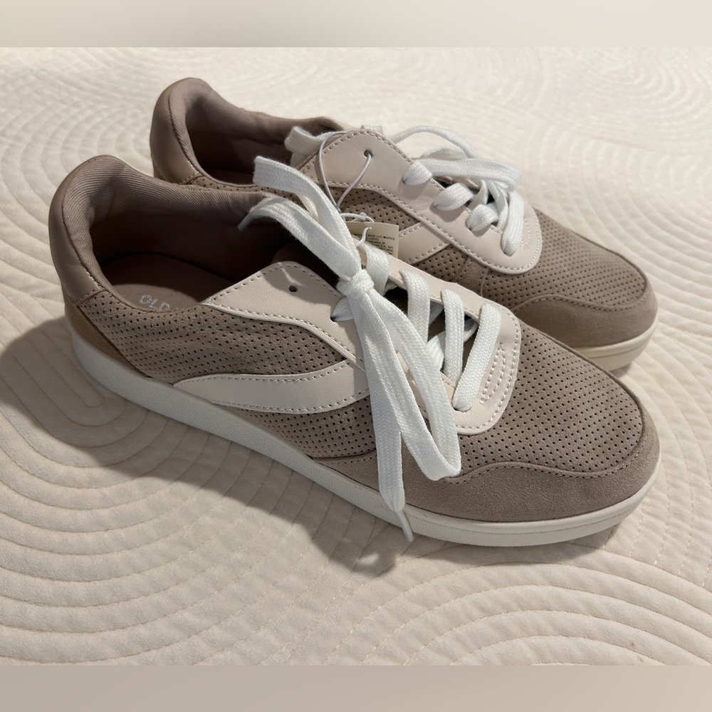 Old Navy Women's Tan and White Sneakers